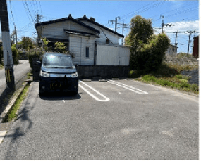 トーマスの外観・駐車場イメージ1枚目