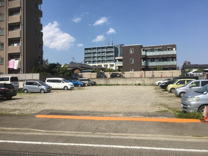 ホットハウス米ケ袋月極駐車場の外観・駐車場イメージ1枚目