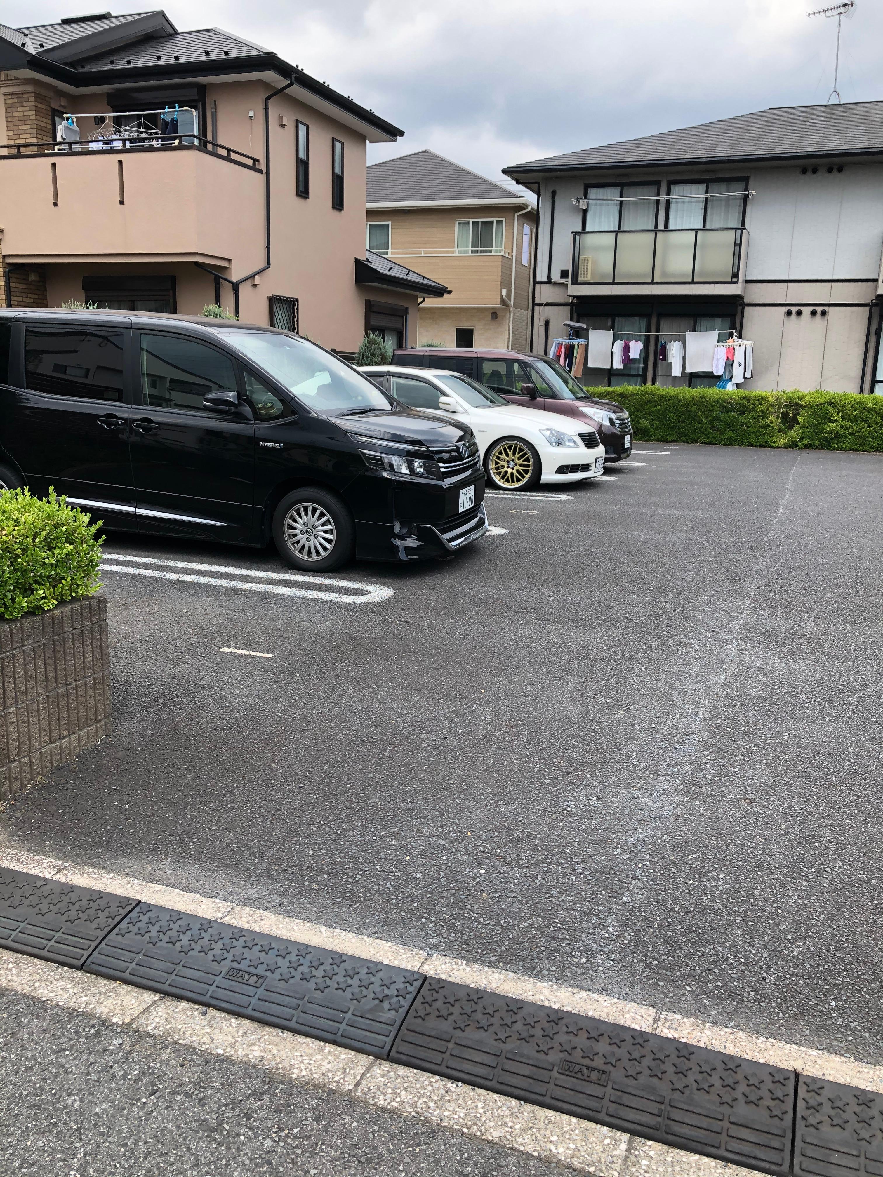 グレイスパティオⅠⅡの外観・駐車場イメージ1枚目