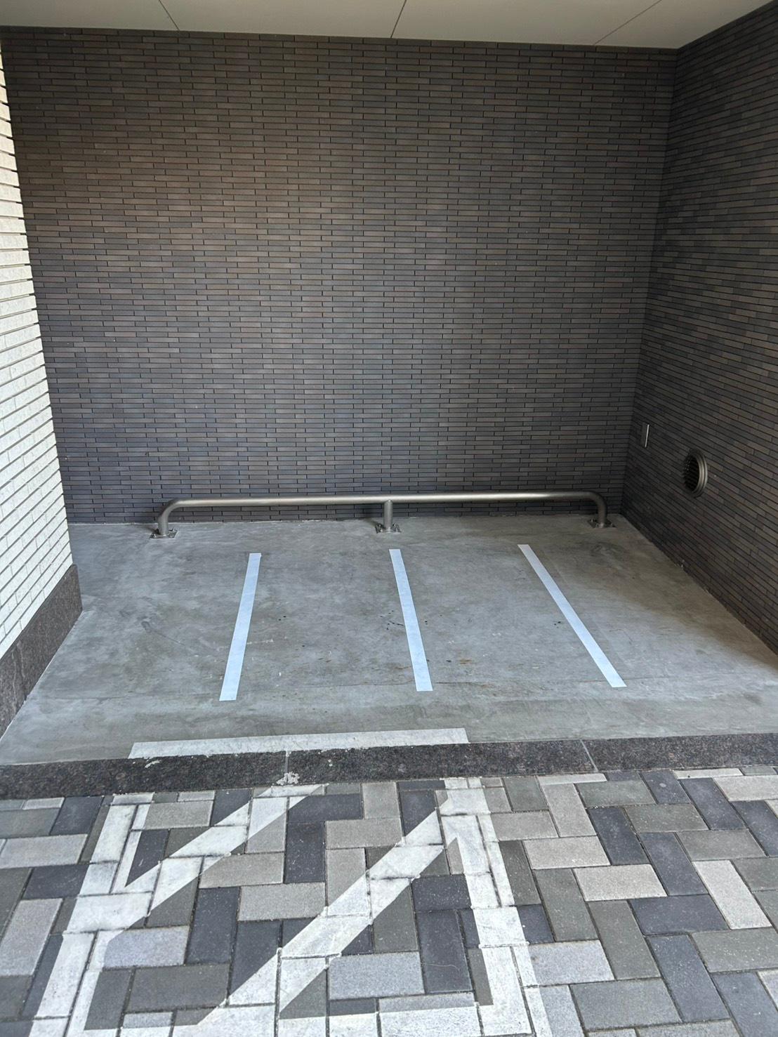 ラルウェンディ縮景園前イースト バイクガレージの外観・駐車場イメージ1枚目