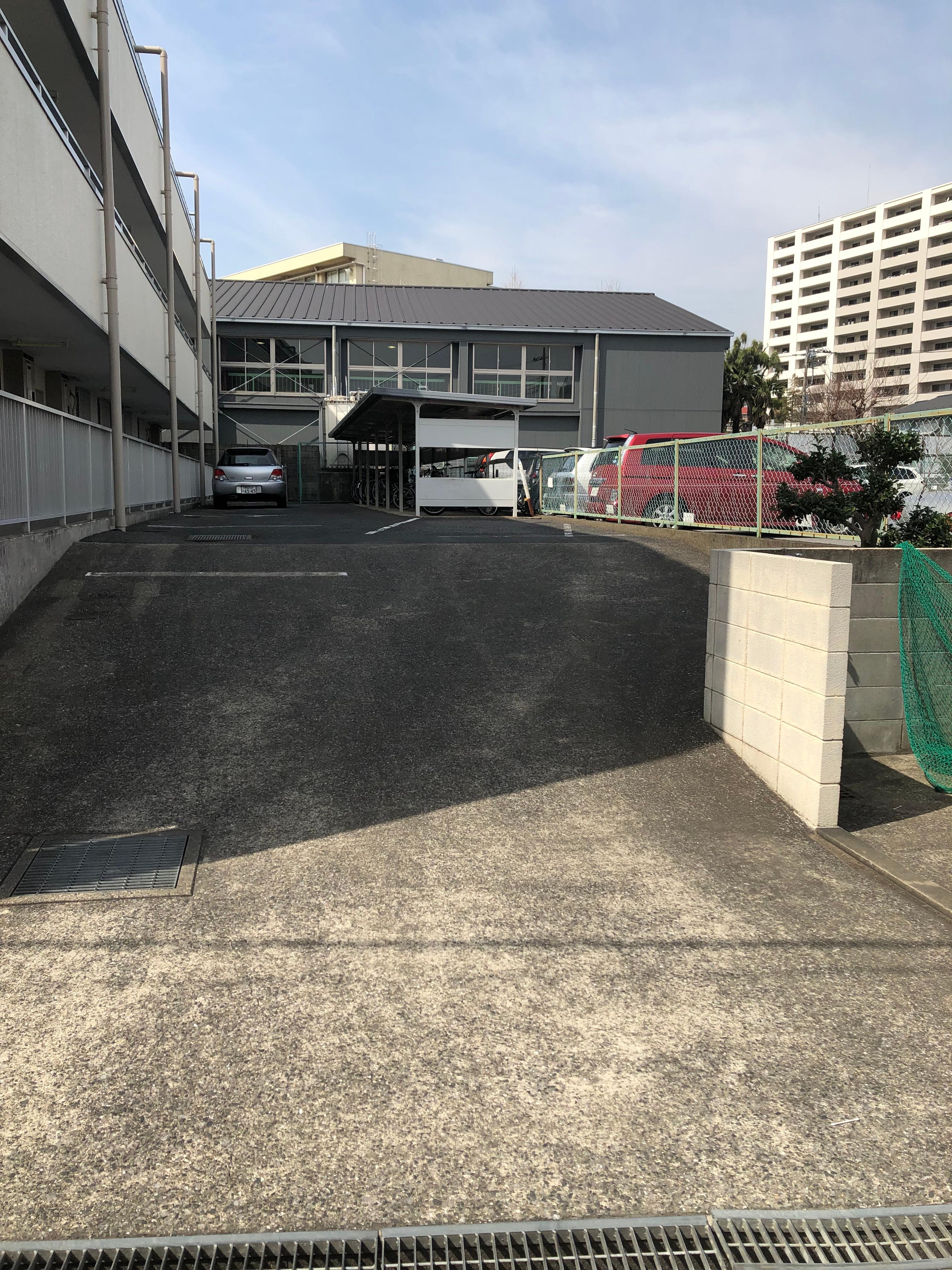 キャトル白山の外観・駐車場イメージ3枚目