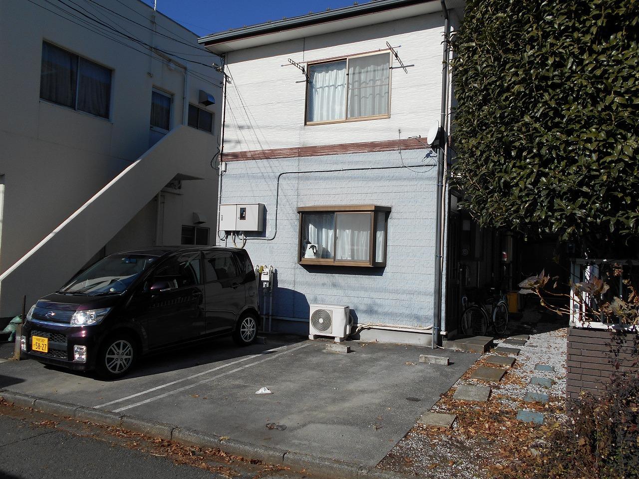 谷保テラスハウスの外観・駐車場イメージ1枚目