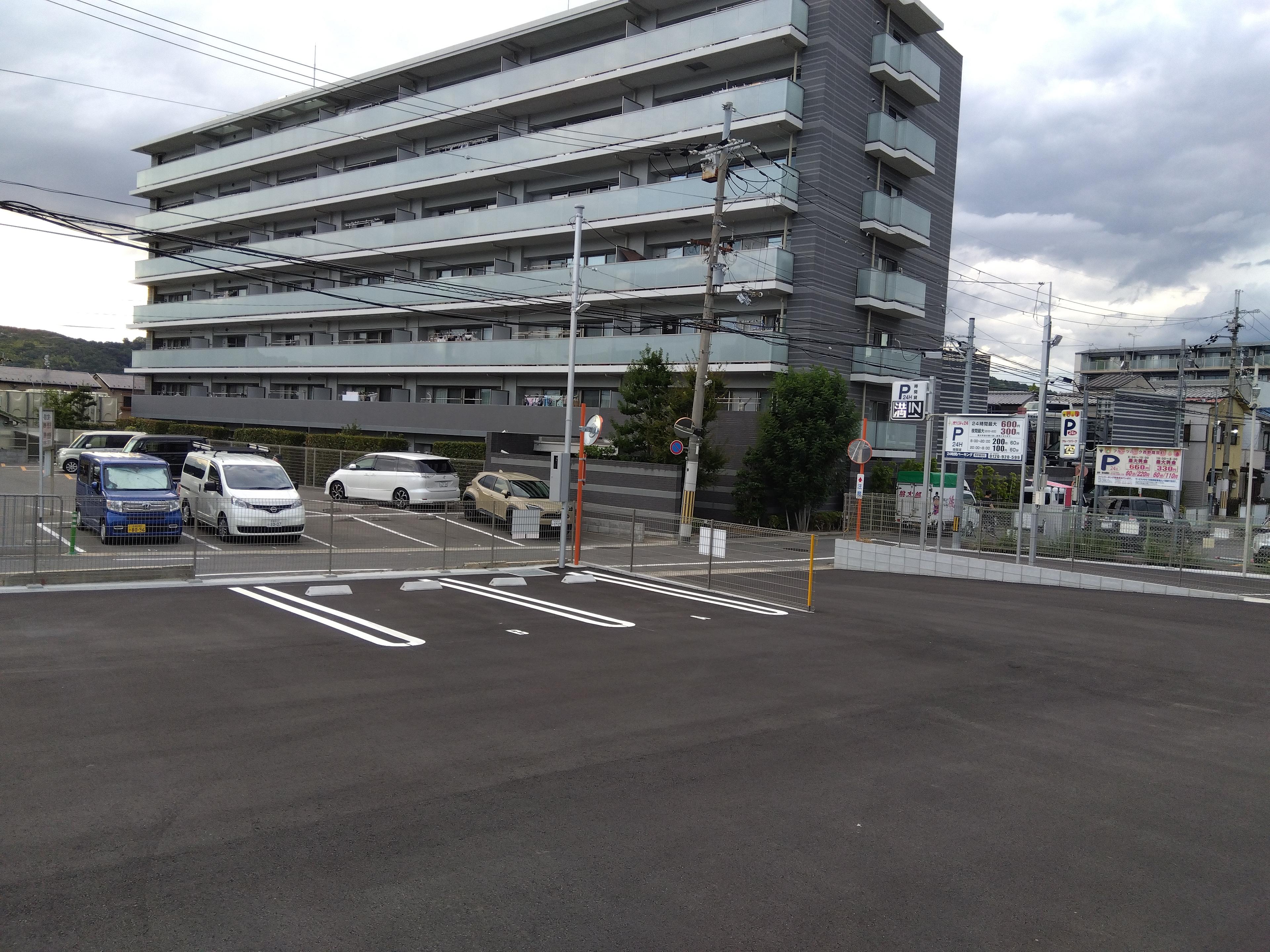 西野離宮町ガレージの外観・駐車場イメージ1枚目