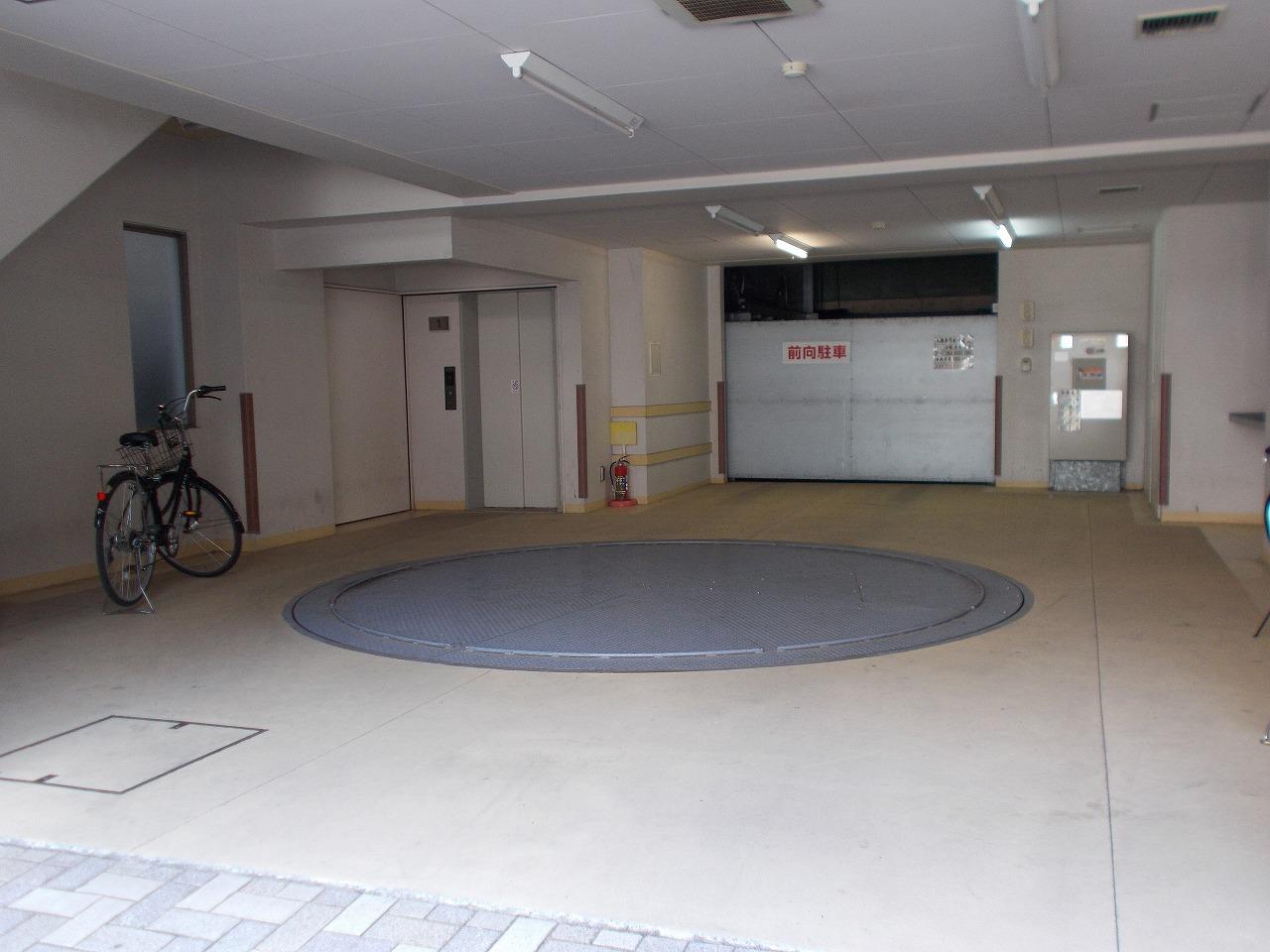 平本ビルの外観・駐車場イメージ1枚目