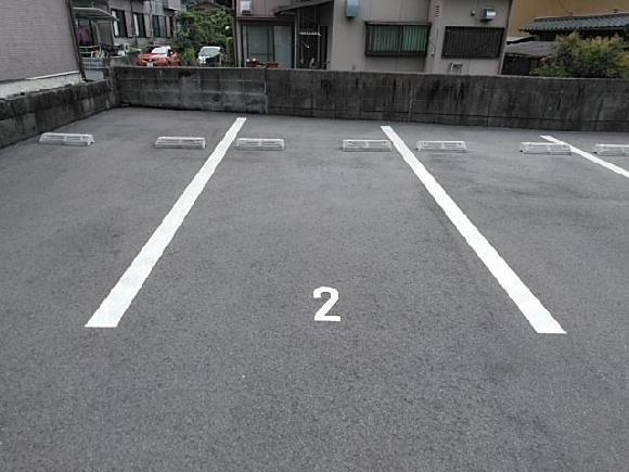 岩本ガレージの外観・駐車場イメージ2枚目