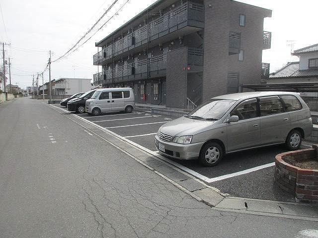 リュミエール(52816)の外観・駐車場イメージ1枚目
