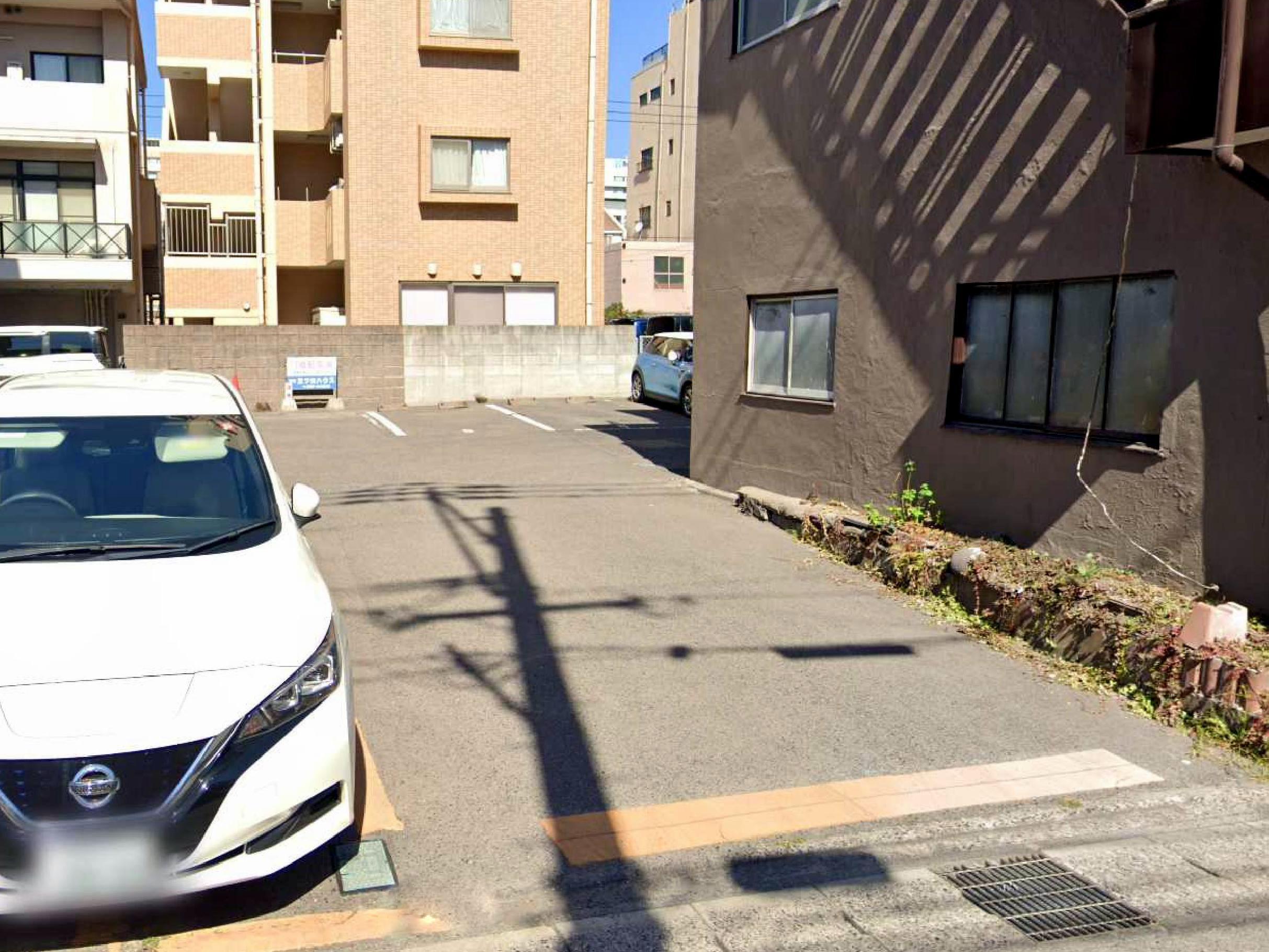 井上駐車場の外観・駐車場イメージ2枚目