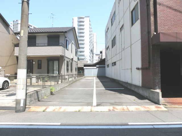 ワイズ・本町 第2駐車場の外観・駐車場イメージ2枚目