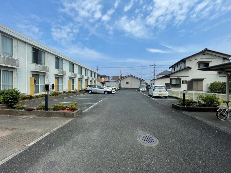 α(16316)の外観・駐車場イメージ1枚目