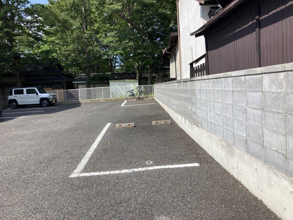 源池月極駐車場の外観・駐車場イメージ2枚目