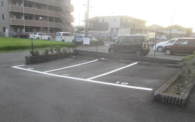 アムール(19341)の外観・駐車場イメージ1枚目