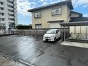 イーストリバー(41927)の駐車場
