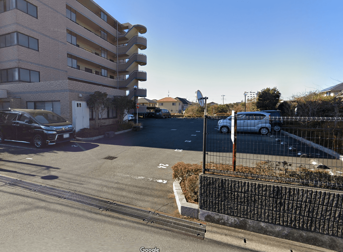 サニーフォレスト藤原壱番館・弐番館の外観・駐車場イメージ1枚目