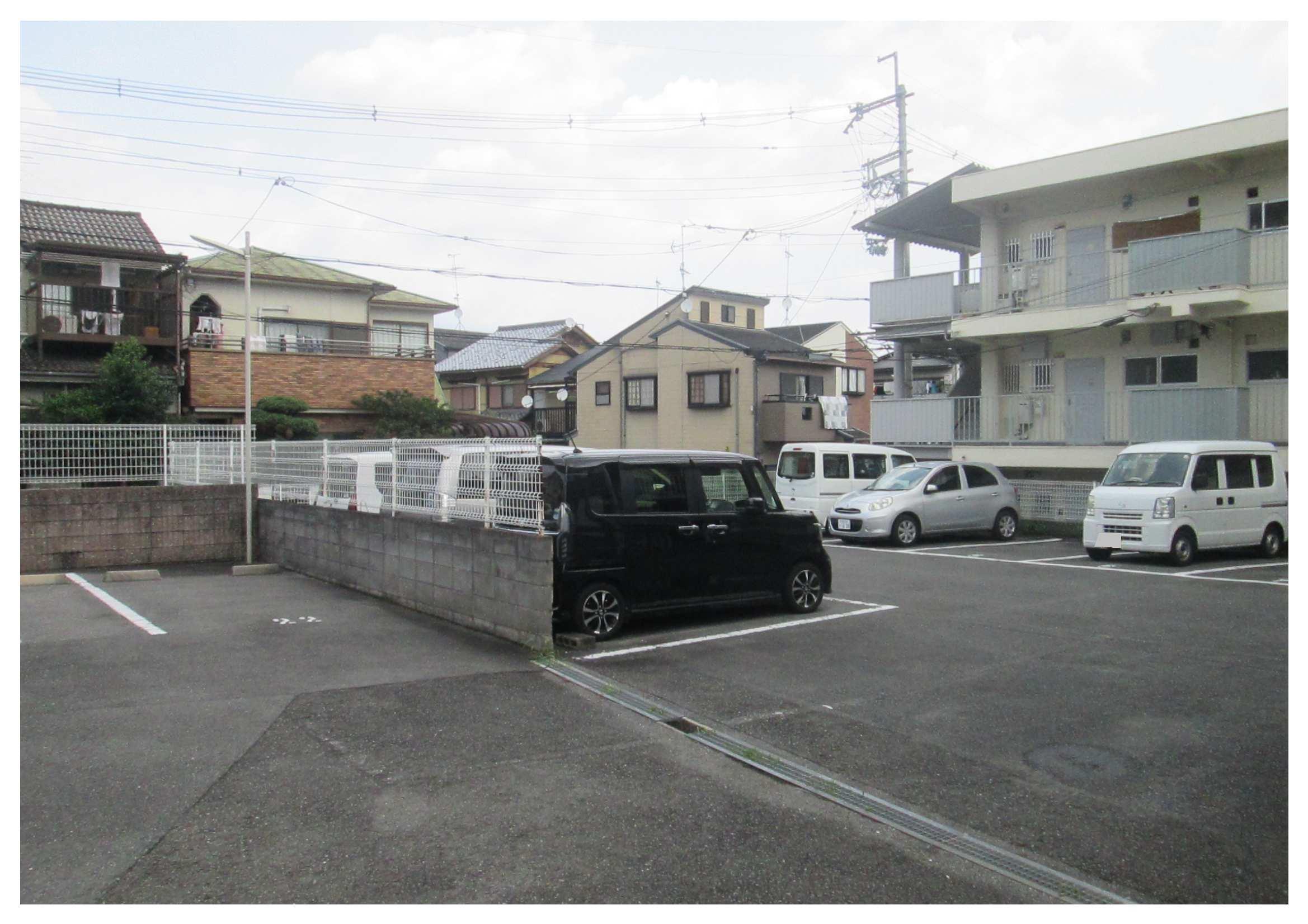 ウィンディアトムスの外観・駐車場イメージ3枚目