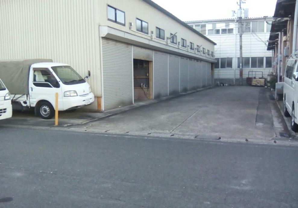 (有)ひがしの商事貸ガレージの外観・駐車場イメージ1枚目