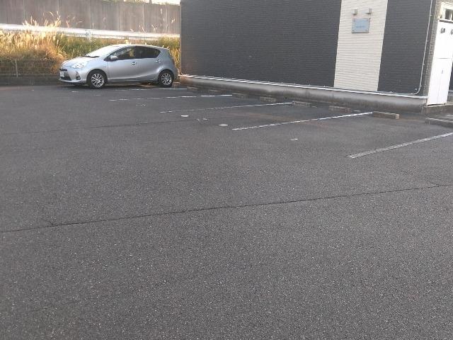 プレルーディウム(41433)の外観・駐車場イメージ1枚目