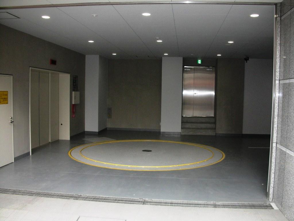 グリフィン横浜・西口壱番館駐車場の外観・駐車場イメージ2枚目