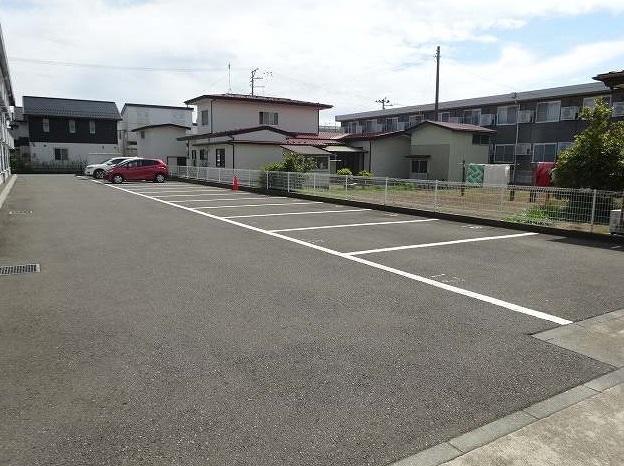 泉3(27541)の外観・駐車場イメージ1枚目