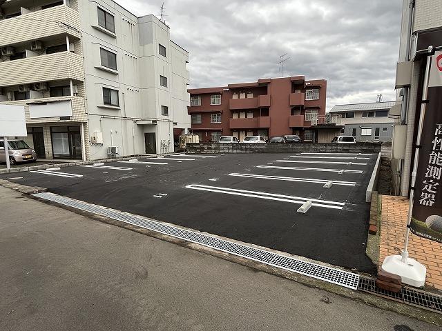 布瀬本町月極駐車場の外観・駐車場イメージ1枚目
