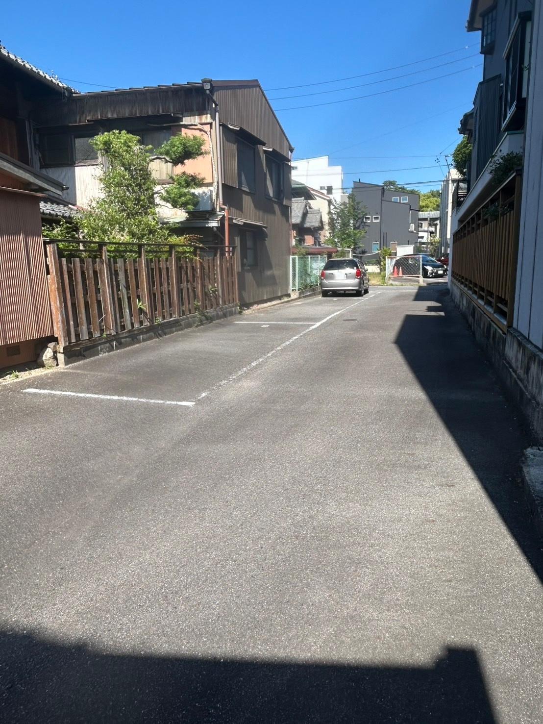 板屋駐車場の外観・駐車場イメージ2枚目