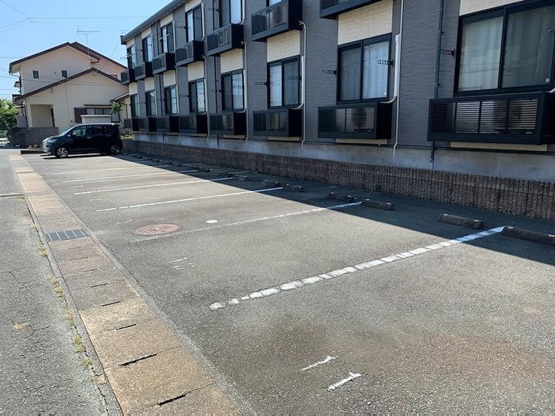 タラート(39040)の外観・駐車場イメージ1枚目