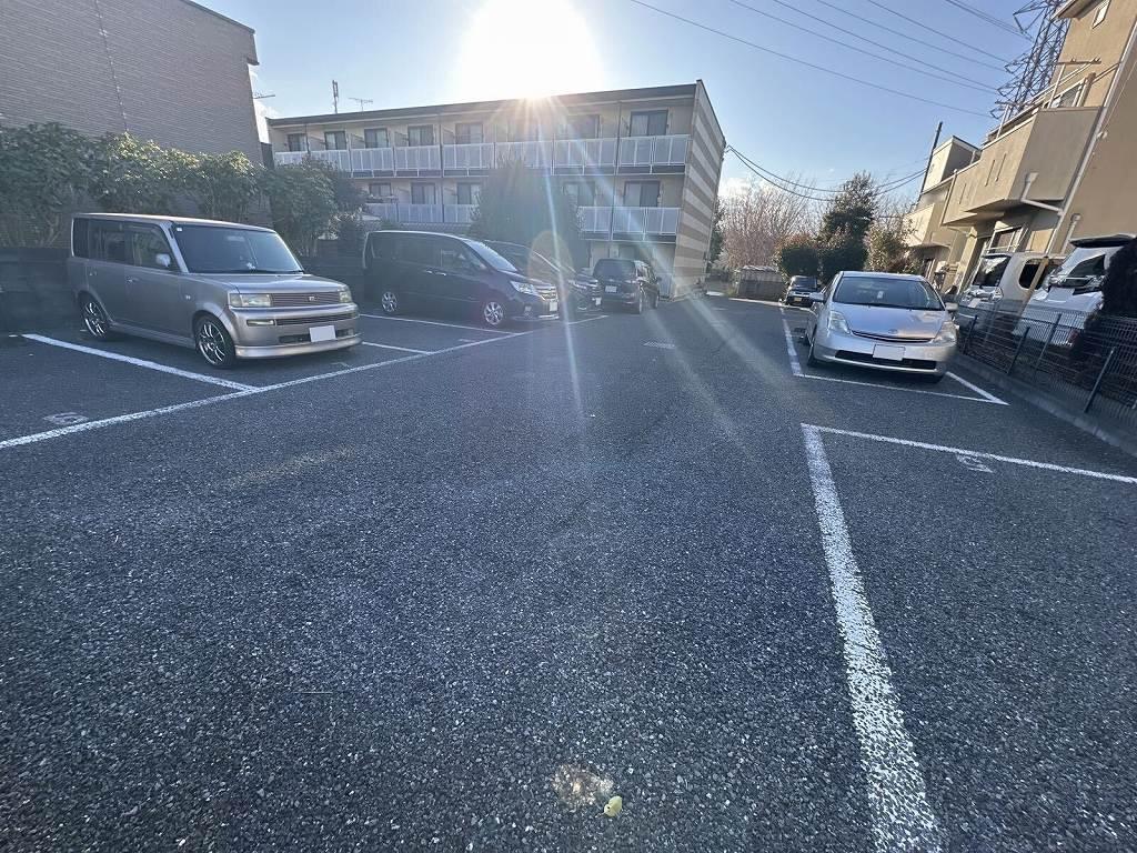 ストラーダ(24832)の外観・駐車場イメージ1枚目