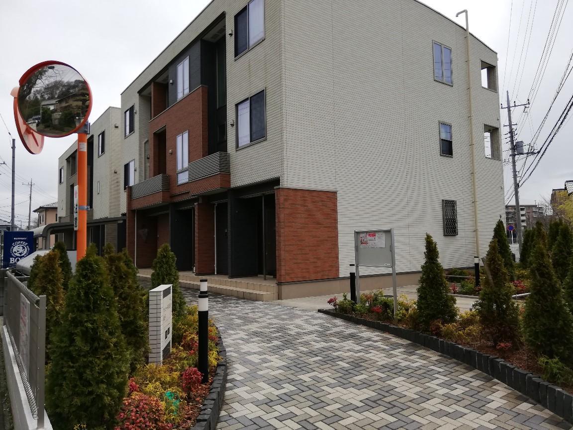 プロムナード貝塚公園1,2の外観・駐車場イメージ1枚目