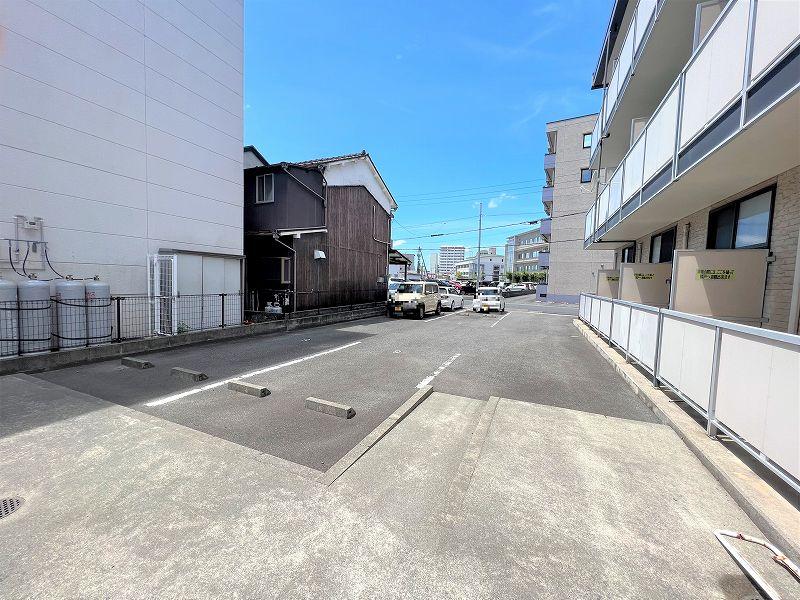 M&N(33818)の外観・駐車場イメージ1枚目