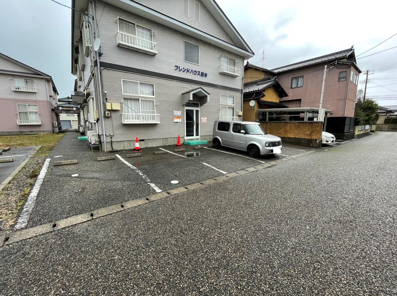 フレンドハウス梨本(駐車場)の外観・駐車場イメージ1枚目