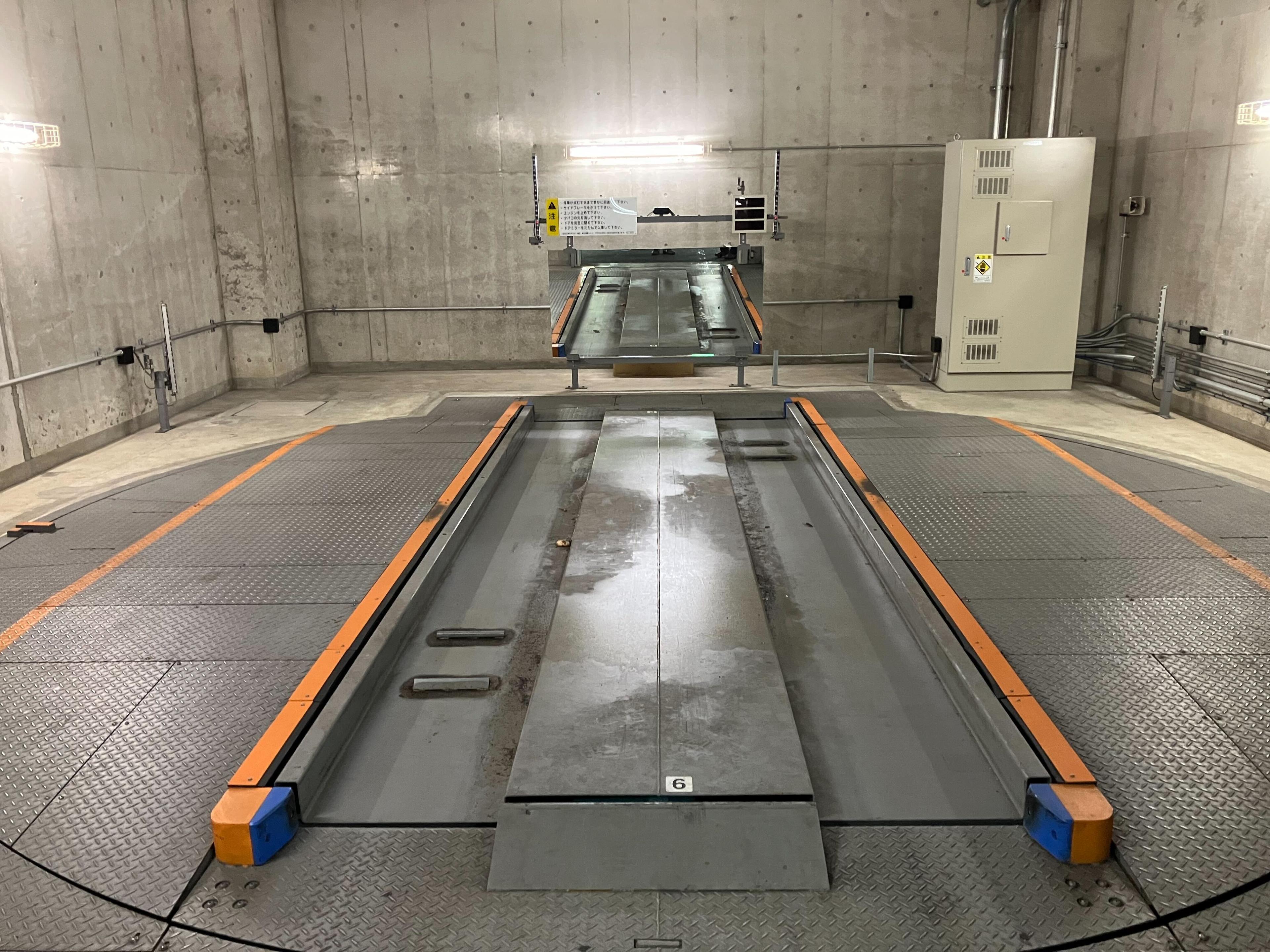 ザ タワーズ イースト(全体)の外観・駐車場イメージ1枚目