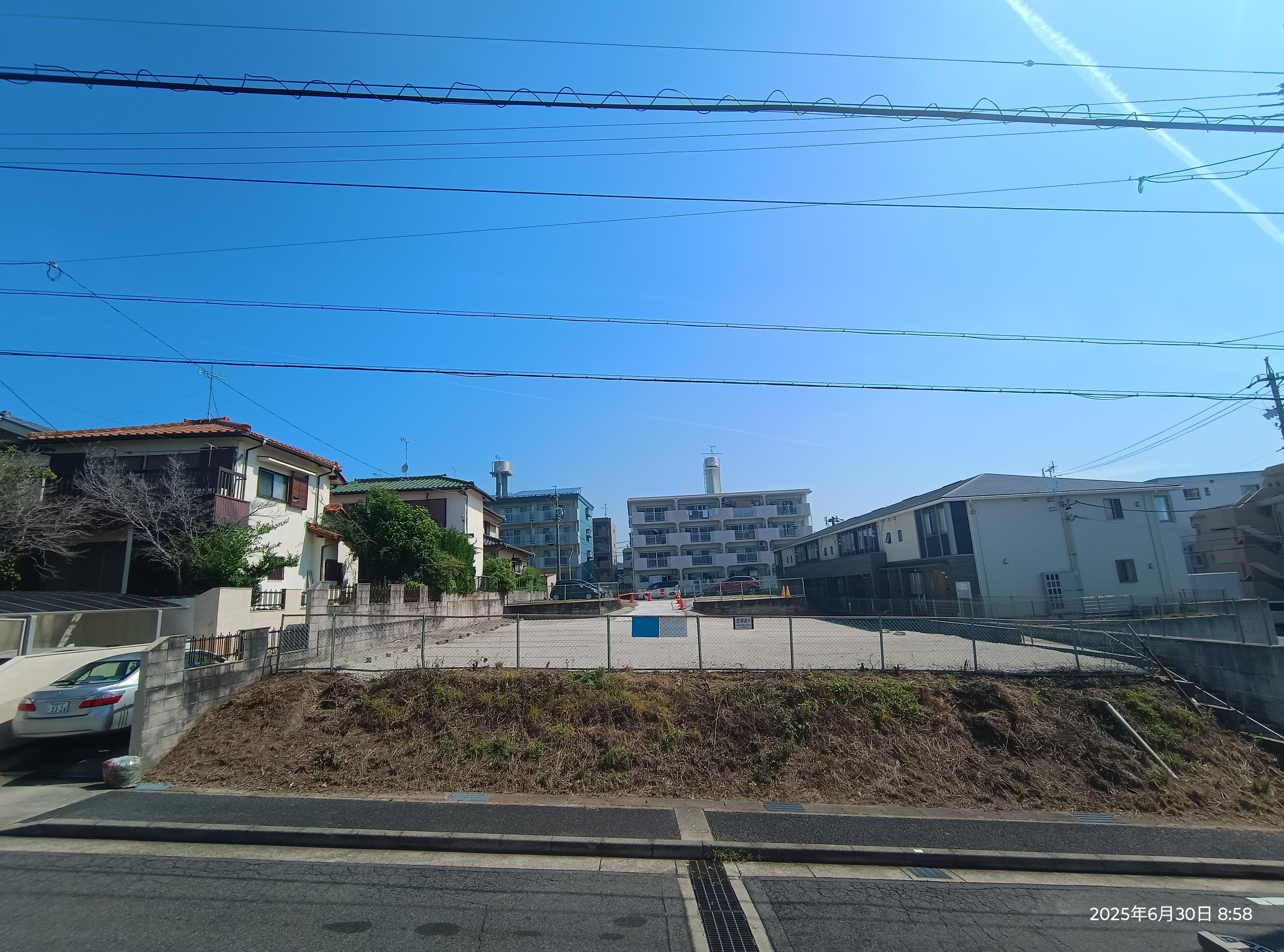 鈴木ビル・極楽パーキングの外観・駐車場イメージ3枚目