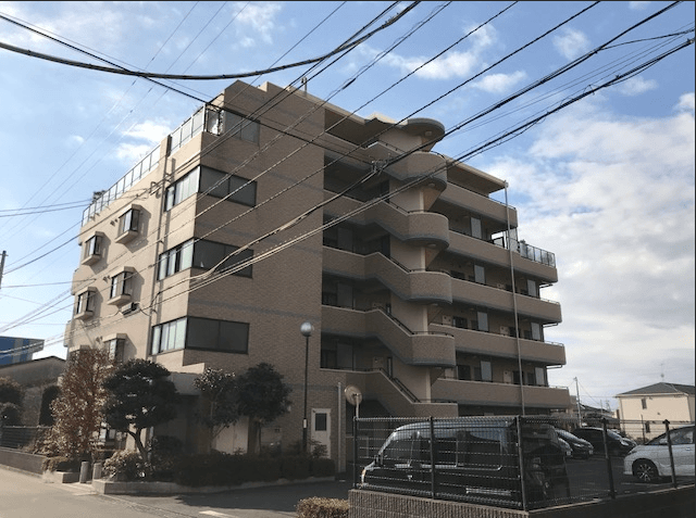 サニーフォレスト藤原参番館の外観・駐車場イメージ2枚目