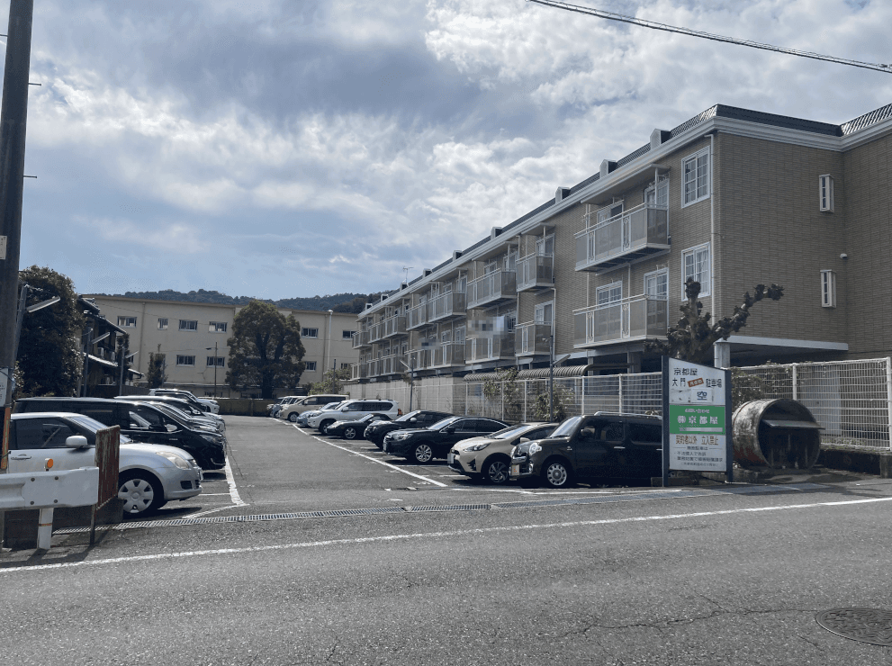 京都屋大門月極駐車場の外観・駐車場イメージ1枚目