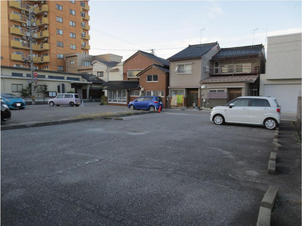 東田地方町2丁目5-2月極駐車場の外観・駐車場イメージ1枚目