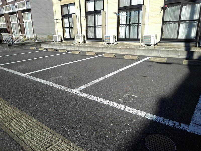 王子台弐番館(32407)の外観・駐車場イメージ1枚目