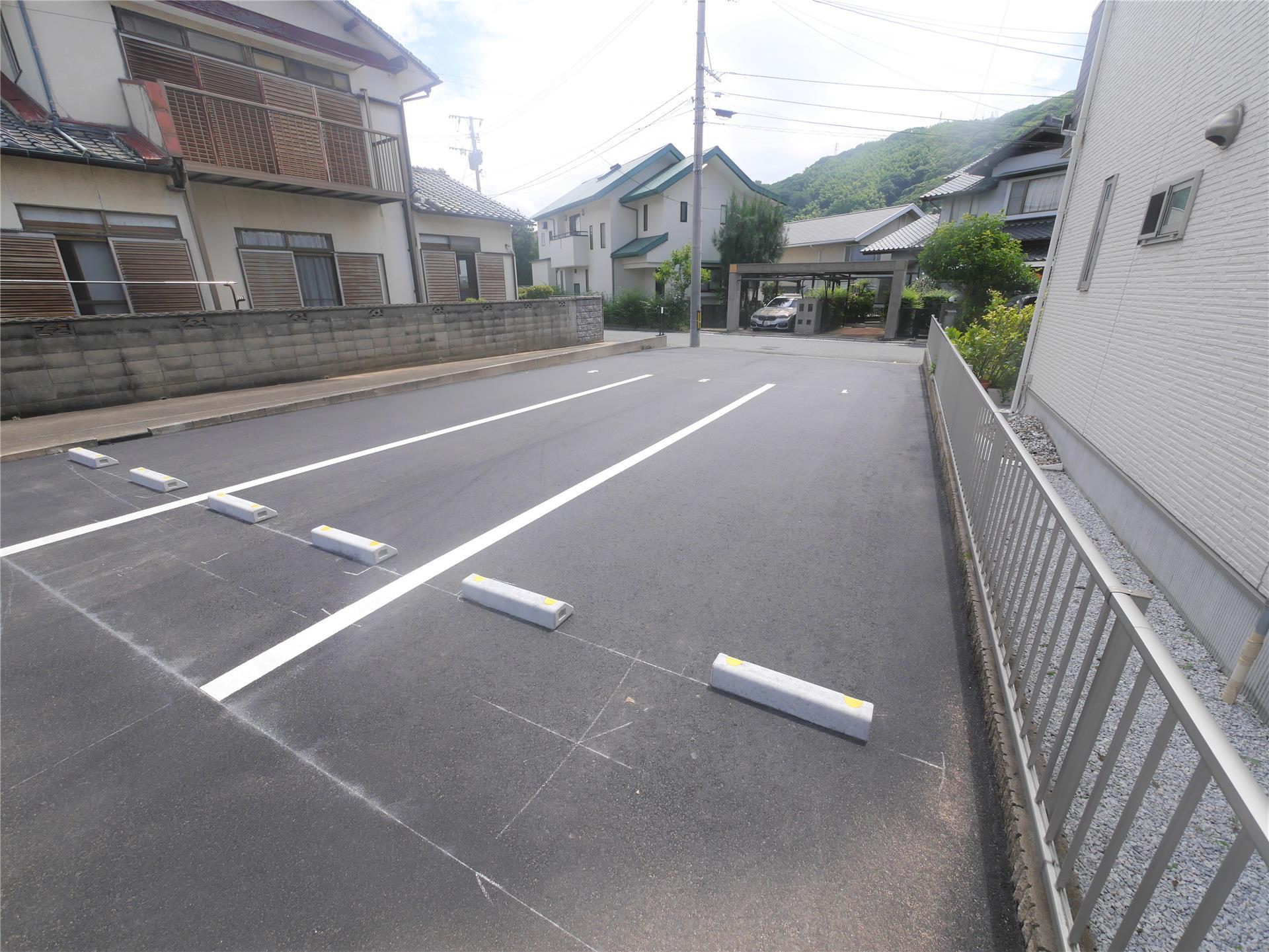 東鳴水1丁目平等寺駐車場の外観・駐車場イメージ3枚目