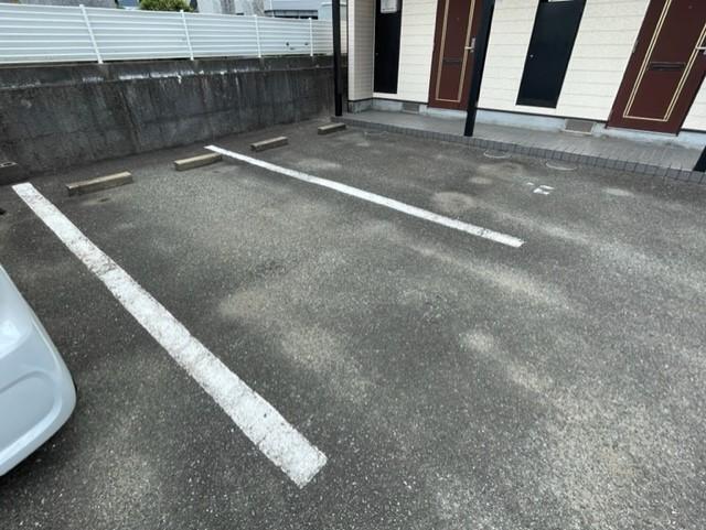 師岡(7035)の外観・駐車場イメージ1枚目