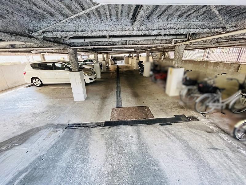 ペアシティマンション2の外観・駐車場イメージ2枚目