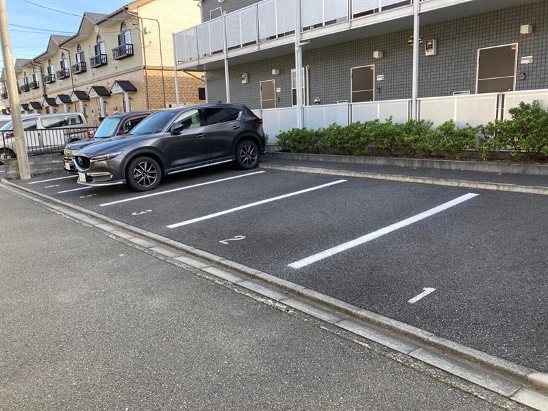 リブリ・シロヤマAの外観・駐車場イメージ1枚目