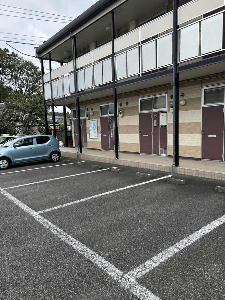 STR(38658)の外観・駐車場イメージ1枚目