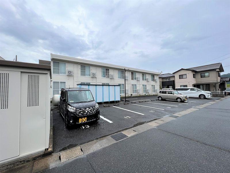 ヴィラ(16570)の外観・駐車場イメージ1枚目