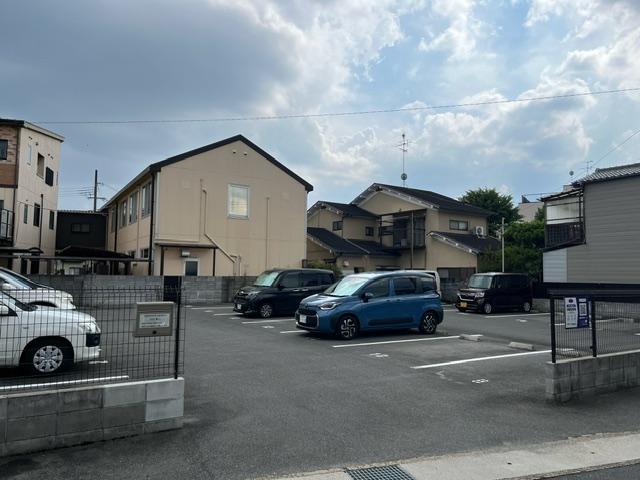 上野中町ガレージの外観・駐車場イメージ1枚目