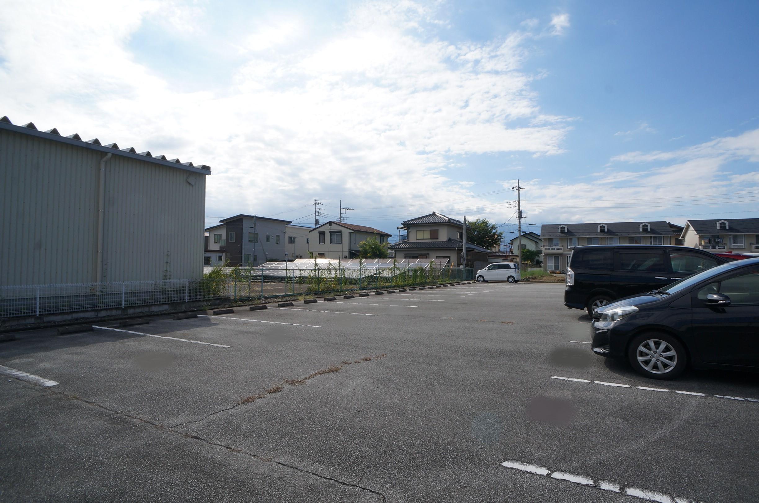 小宮山月極駐車場の外観・駐車場イメージ2枚目