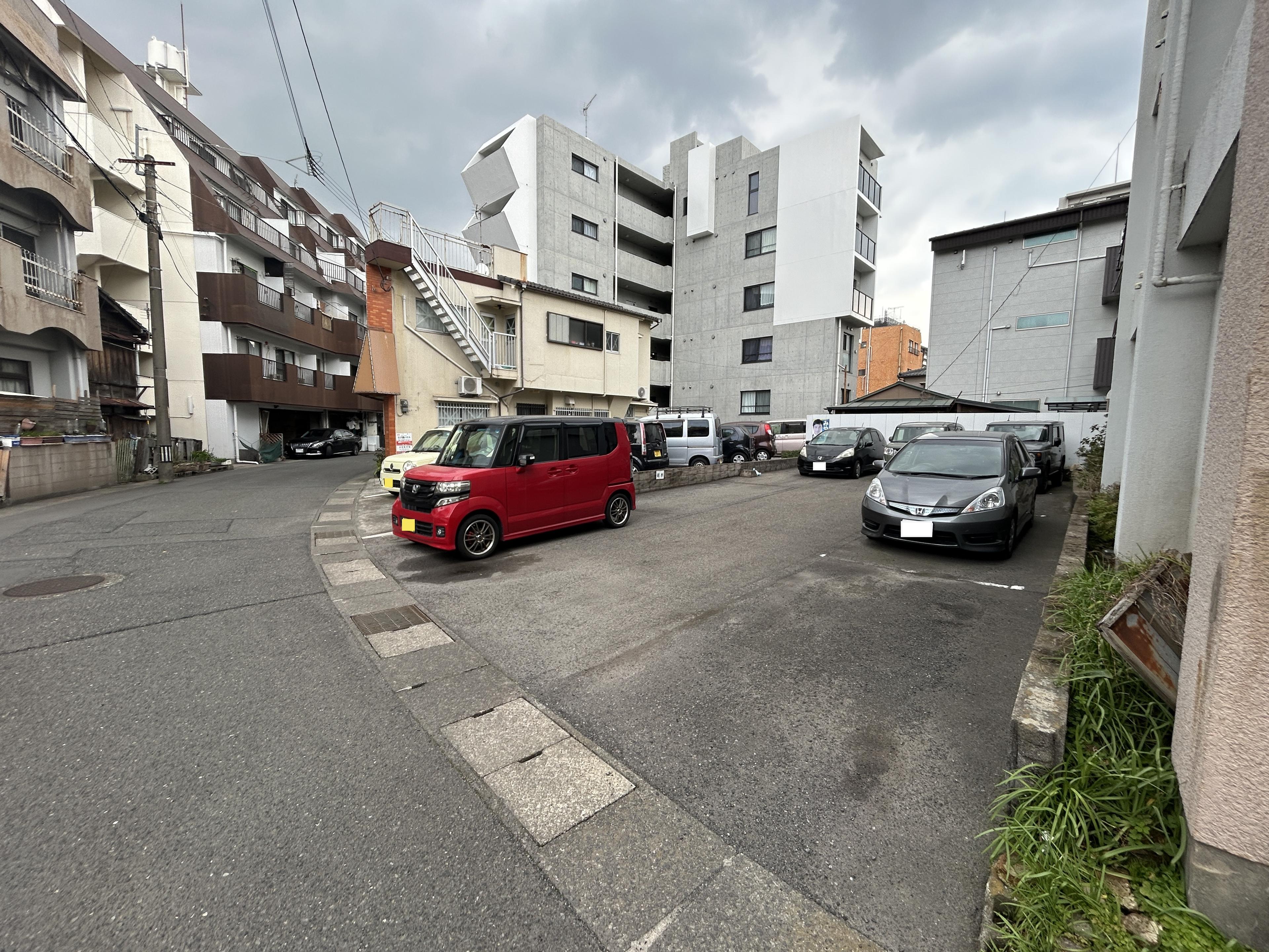 オート・スクウェアー新屋敷の外観・駐車場イメージ1枚目