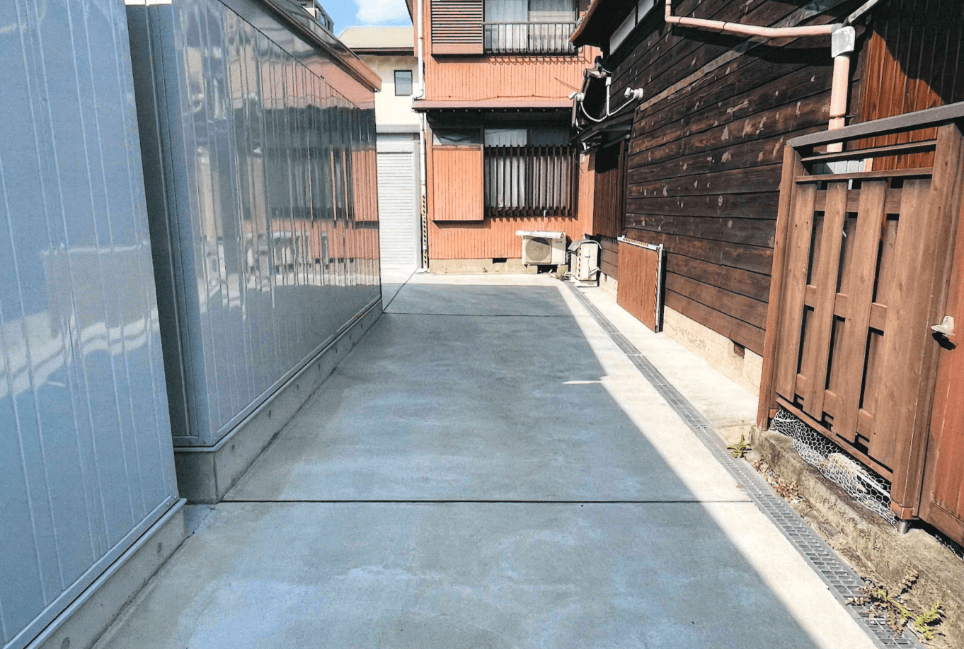 朝日町シャッター付貸ガレージの外観・駐車場イメージ2枚目