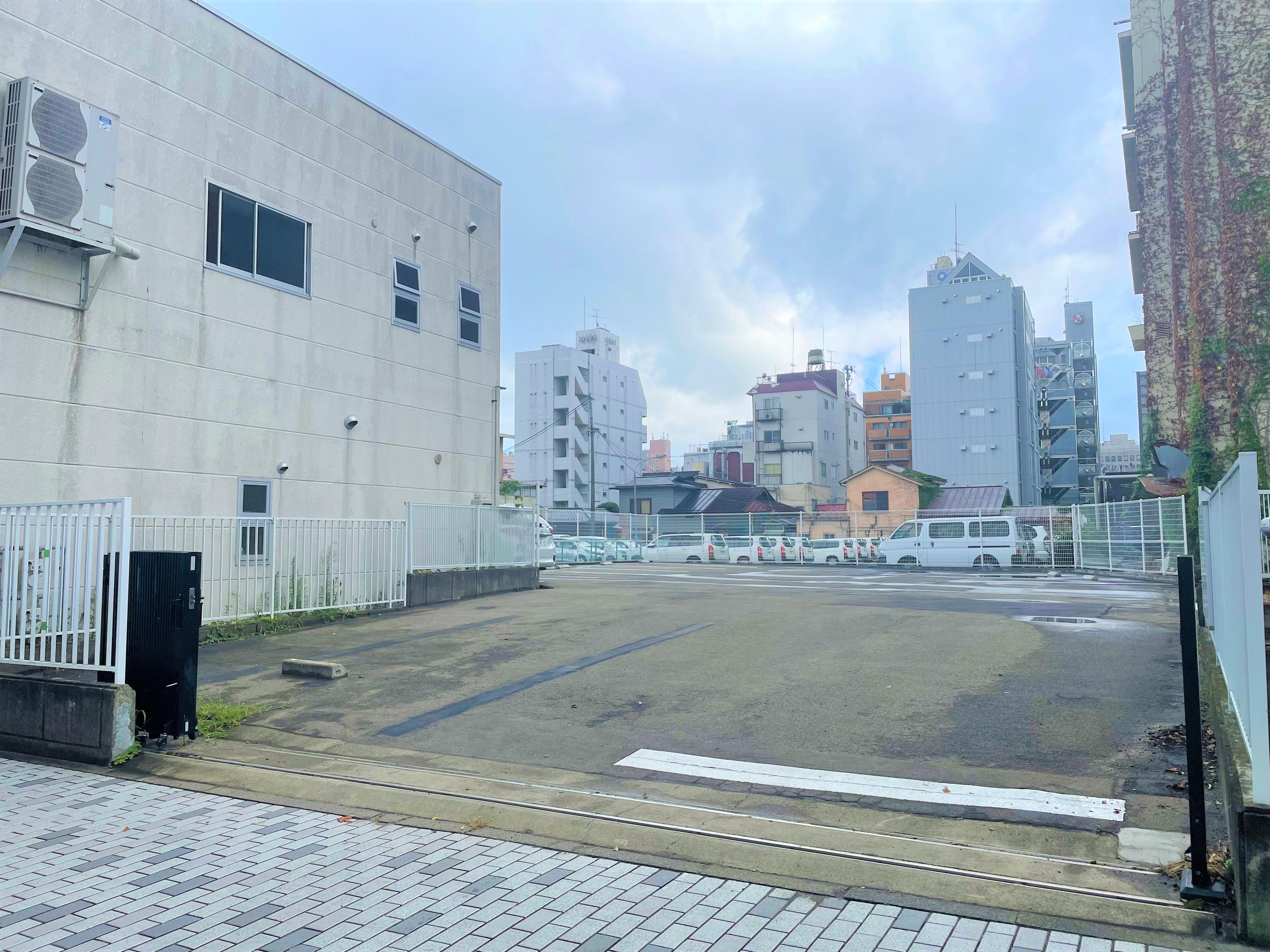 エスケー万世町パーキングの外観・駐車場イメージ1枚目