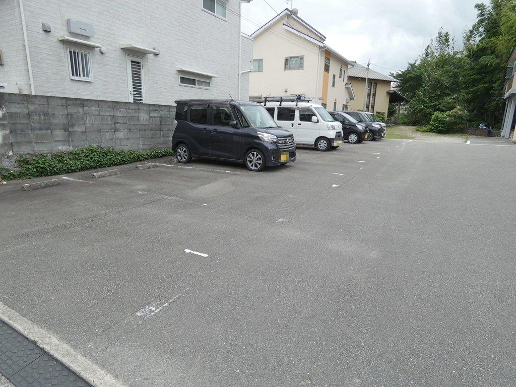 アイズパーキングの外観・駐車場イメージ2枚目