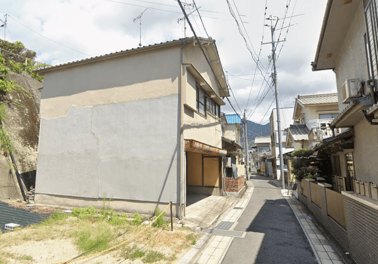 阿賀中央9丁目ガレージの外観・駐車場イメージ1枚目