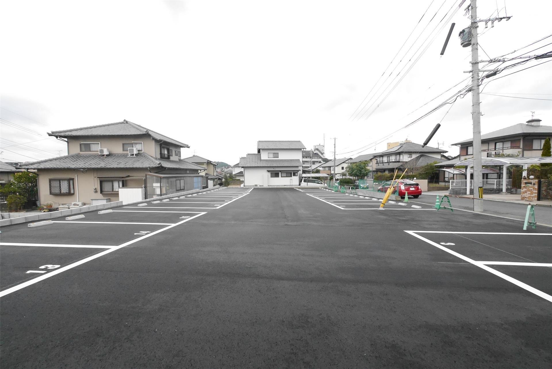 浅川学園台3丁目パーキングの外観・駐車場イメージ1枚目