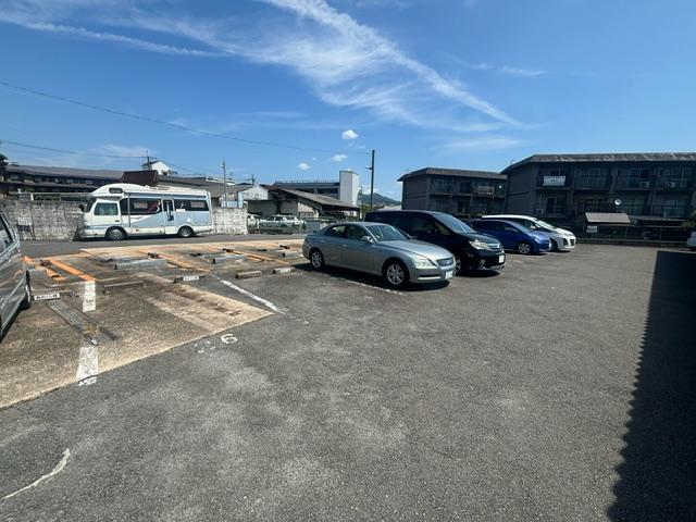 中尾下町 殿西ガレージの外観・駐車場イメージ3枚目